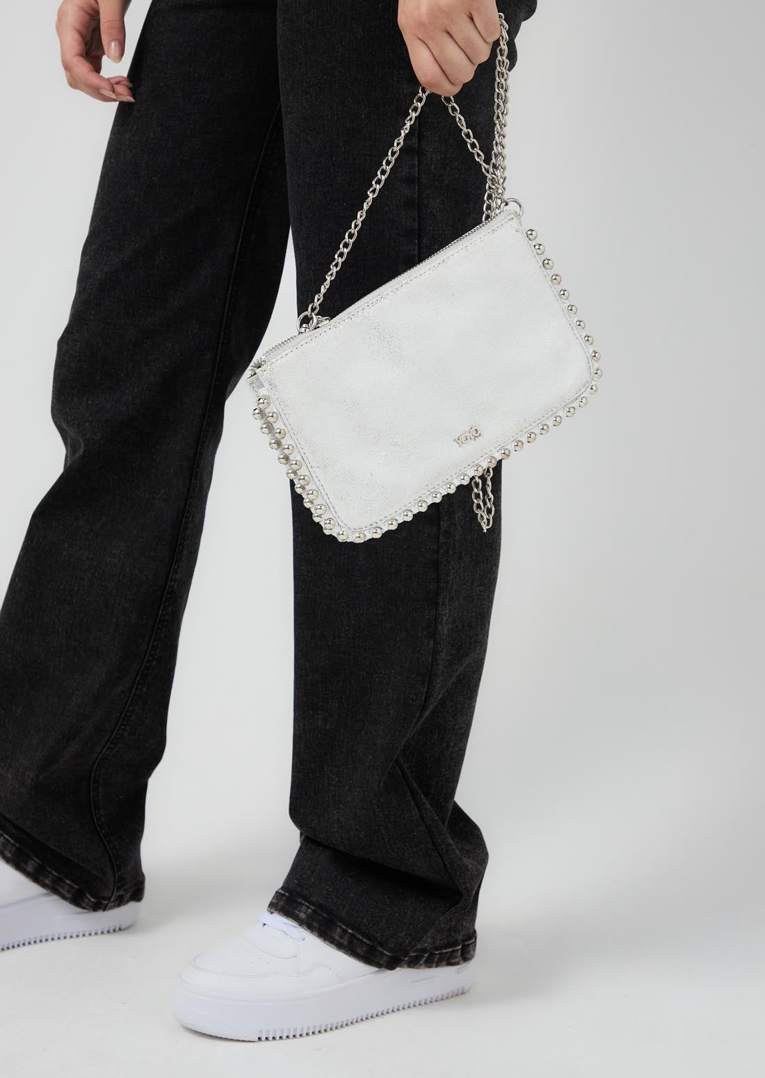 Bandolera marfil con aplique metálico