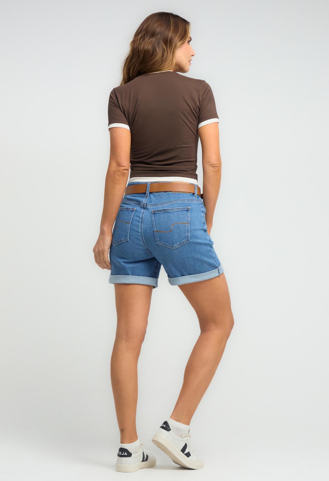 Bermuda medio con bolsillos para mujer