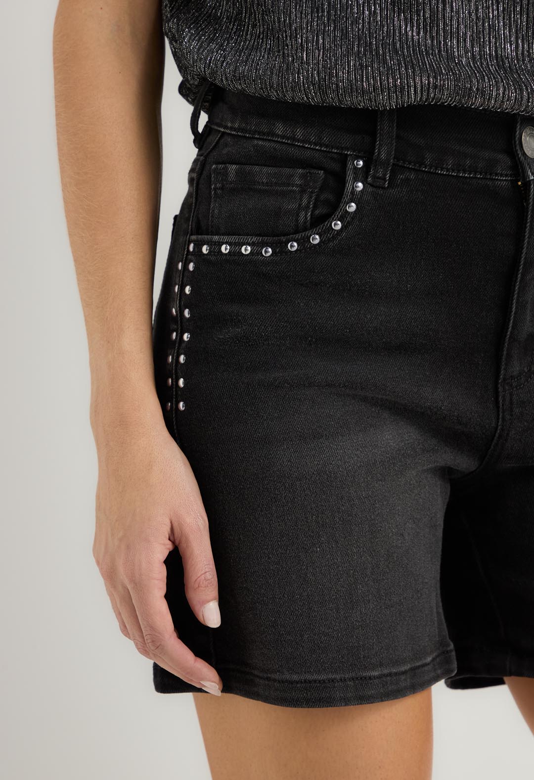 Bermuda negra con apliques para mujer – Stop Jeans
