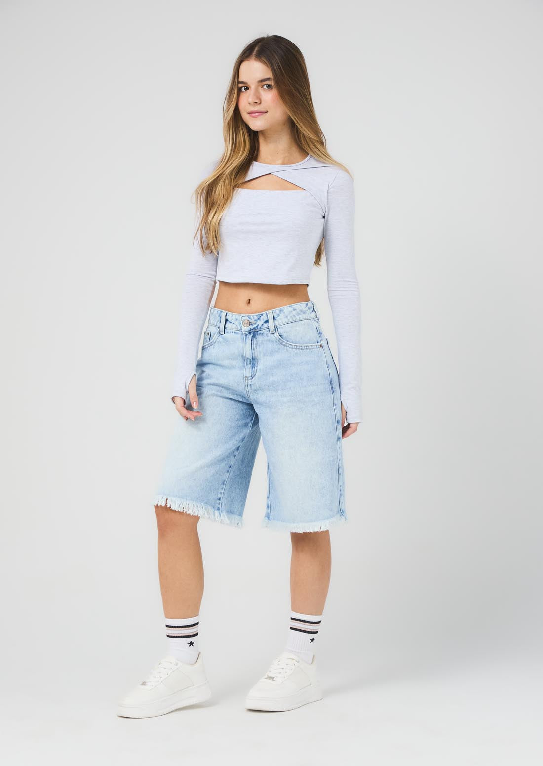 Bermuda tono claro descacaderado para jóvenes