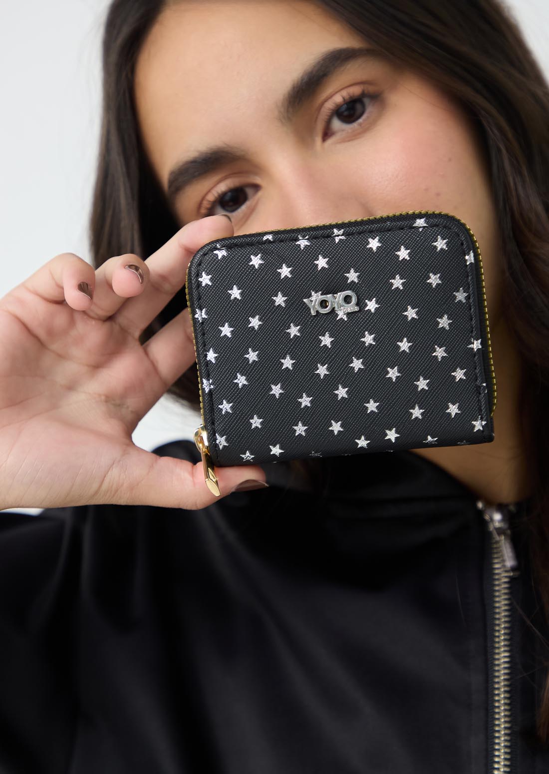 Billetera negra con estrellas