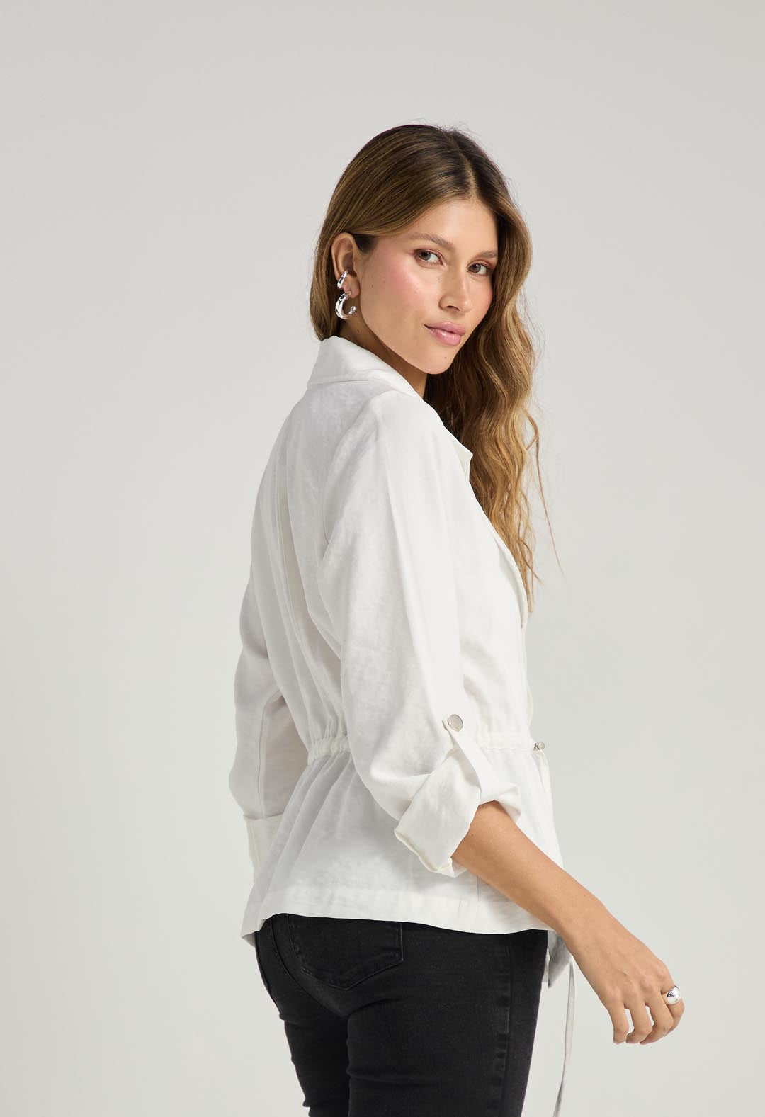 Blazer marfil con canal en cintura para mujer