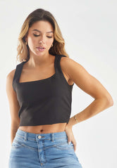 Blusa negra con escote cuadrado para mujeres