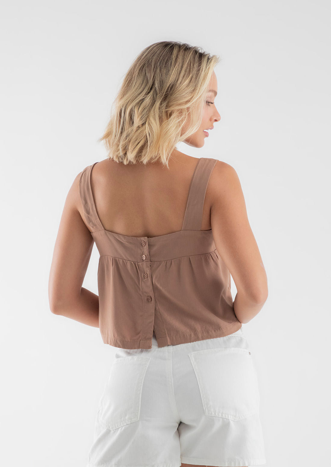 Blusa café con escote cuadrado para mujeres