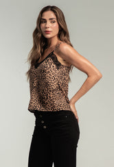 Blusa arena con encaje para mujeres