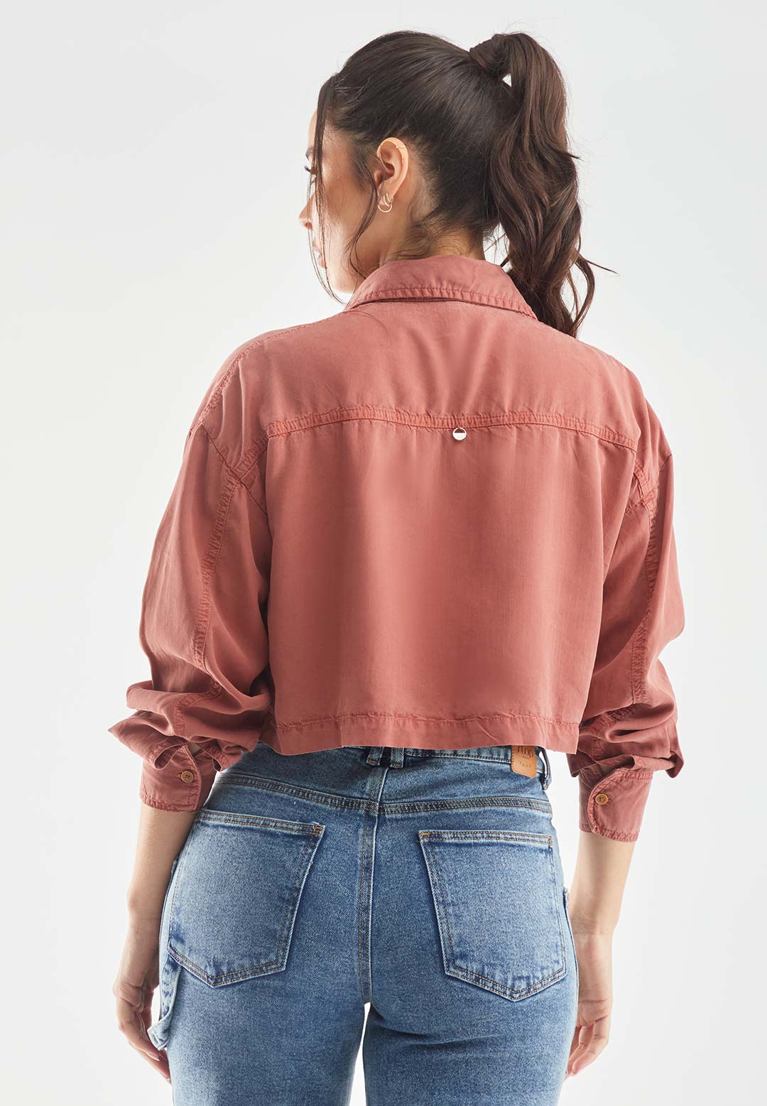 Blusa terracota con bolsillos crop para mujeres