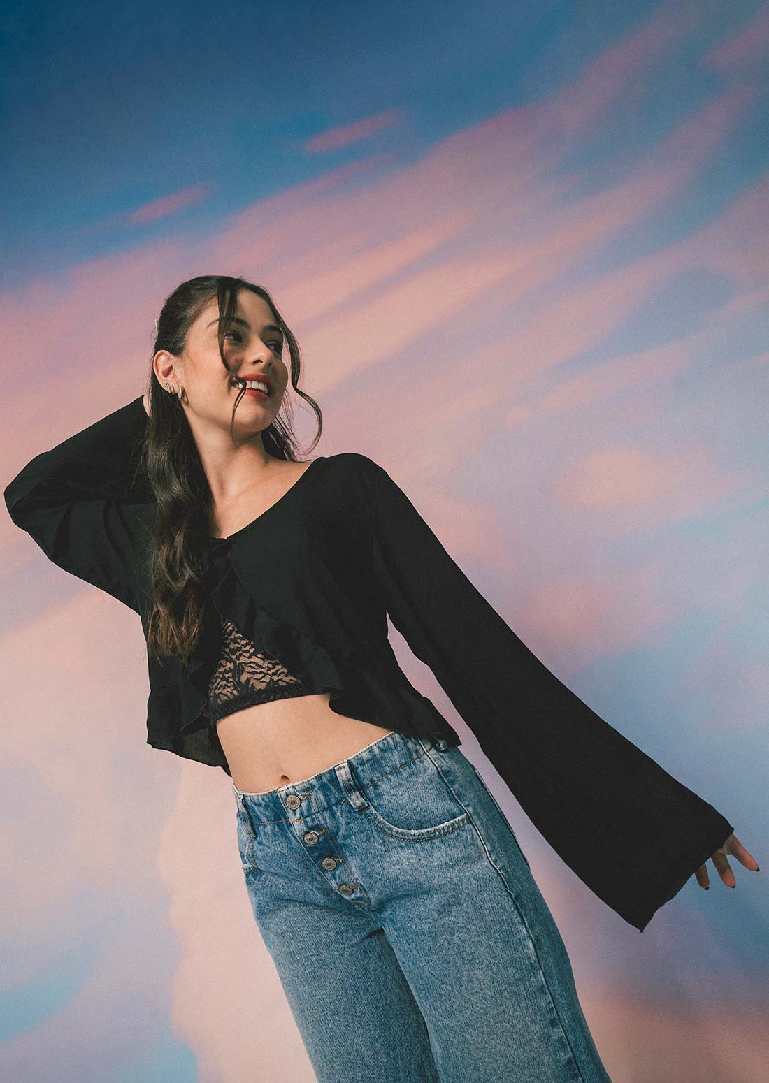 Blusa negra, manga larga y boleros para jóvenes
