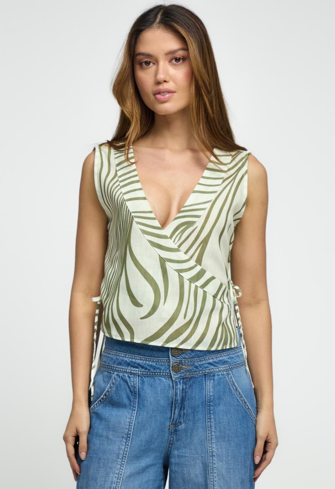 Blusa pistacho entrecruzada para mujeres