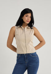 Blusa arena con cierre en frente para mujer