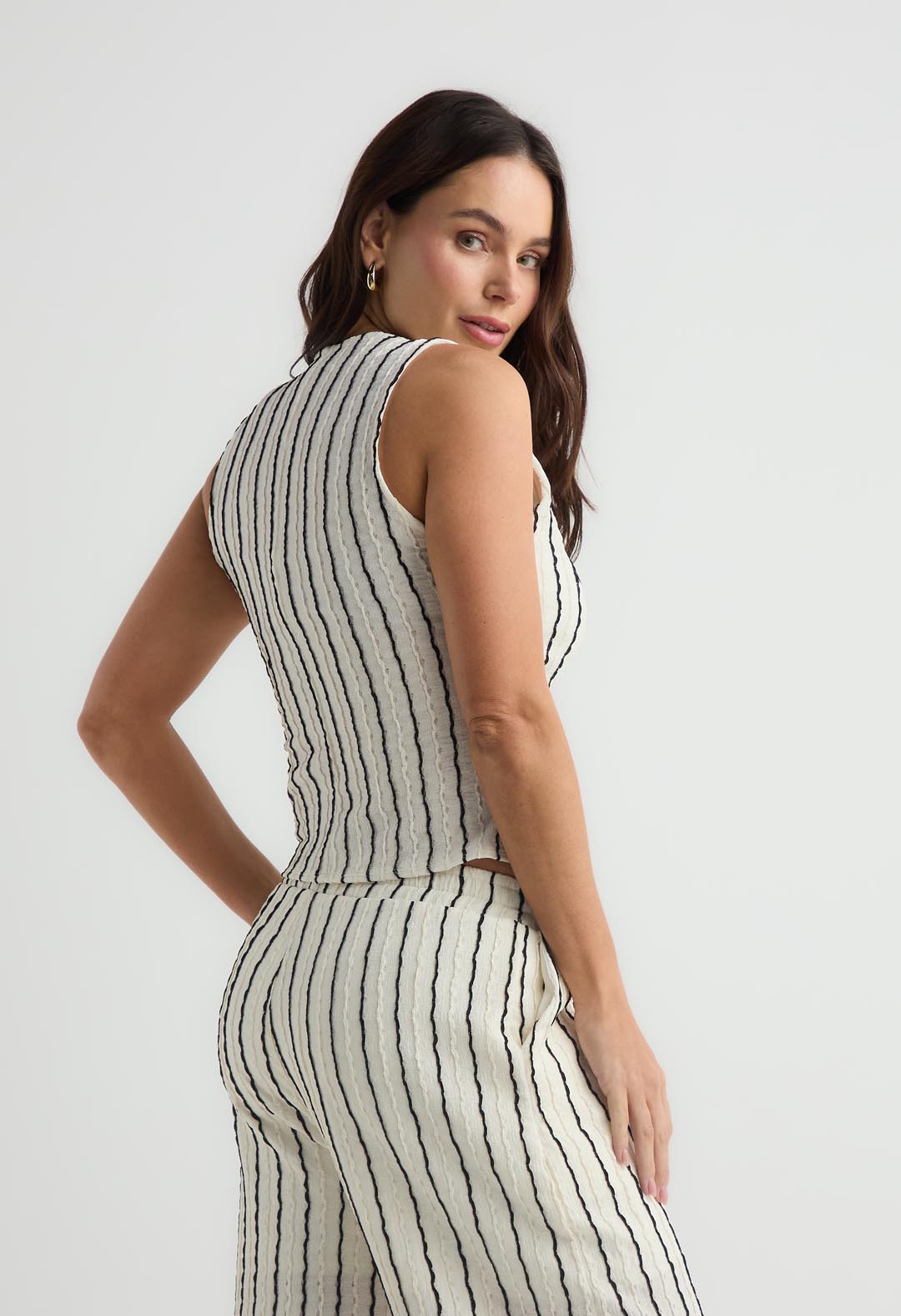 Blusa negra con botones en frente para mujer