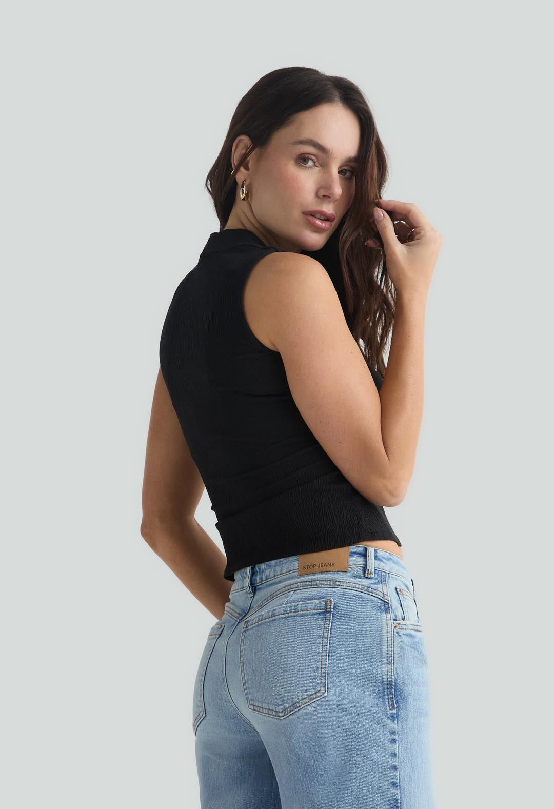 Blusa negra de manga sisa para mujer
