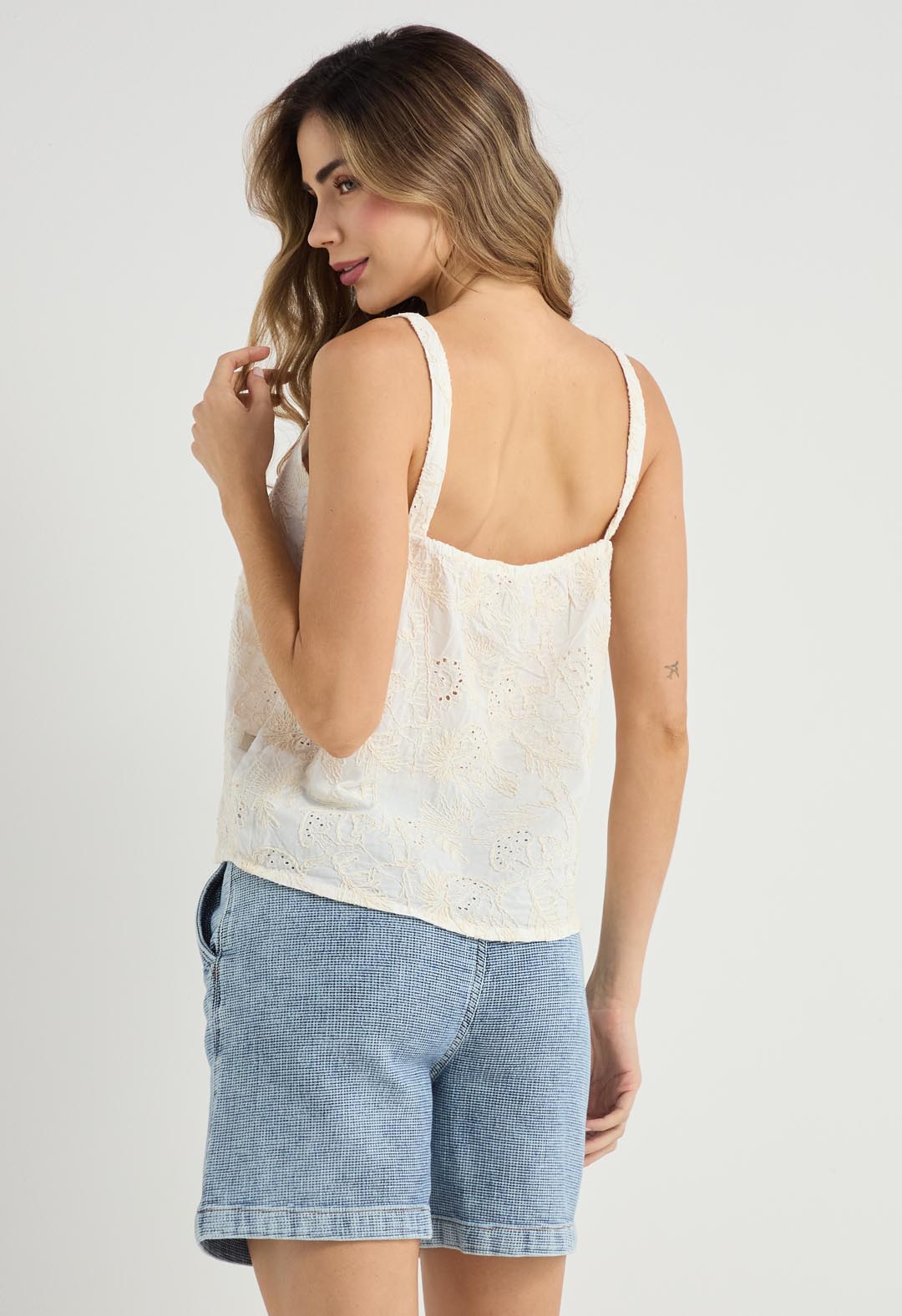 Blusa marfil con amarre en frente para mujeres