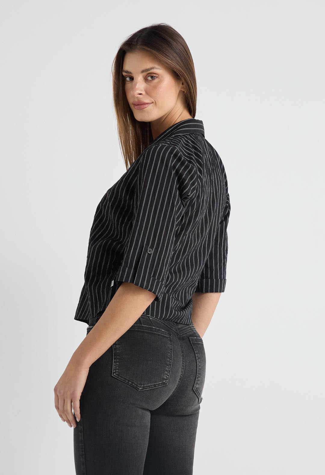 Blusa negra con amarre en lateral para mujer