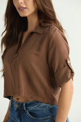Camisa chocolate con charretera para mujer
