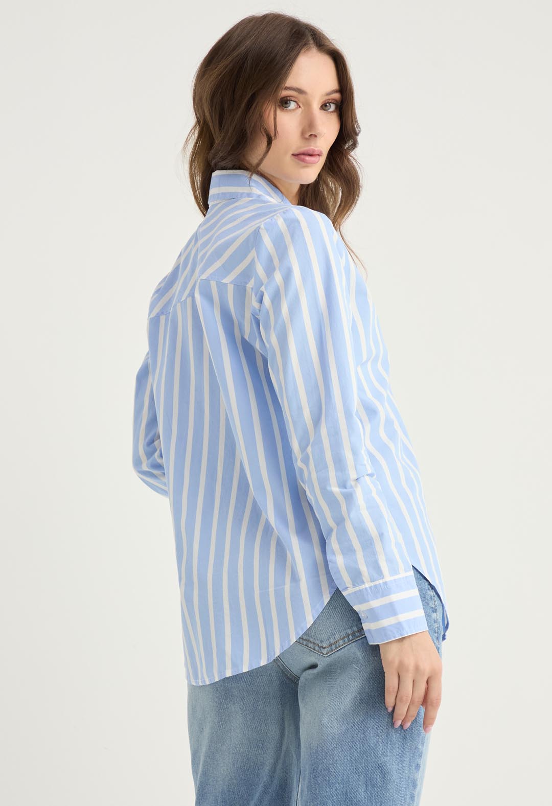 Blusa azul a rayas para mujeres