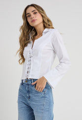 Camisa blanca con ojaletes para mujeres