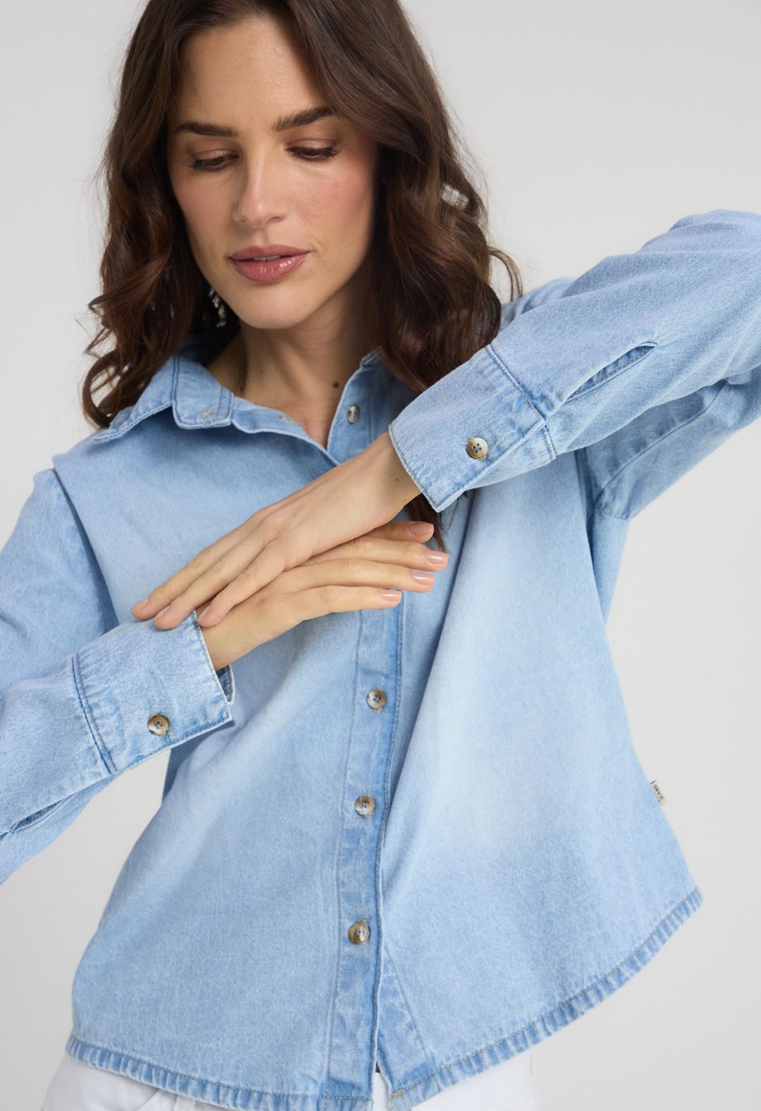 Blusa medio en denim para mujeres