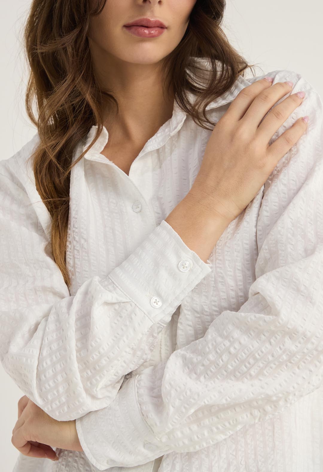 Blusa marfil con botones para mujer