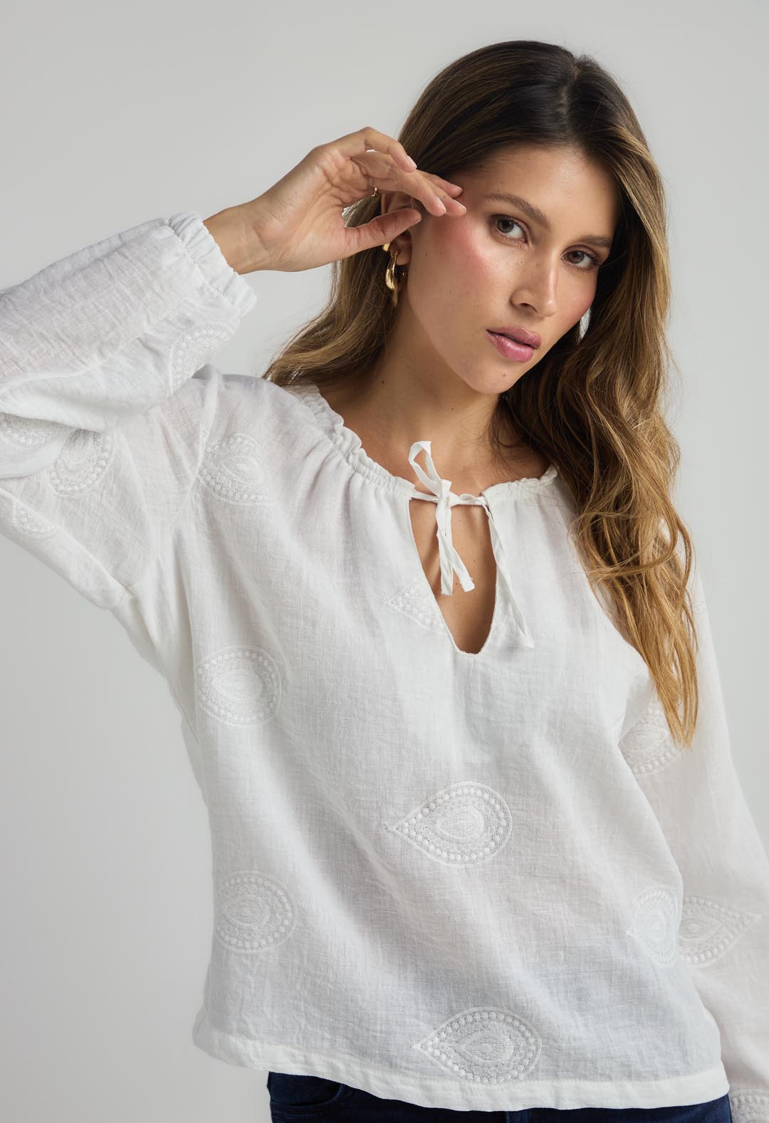 Blusa marfil y tela con bordado para mujer