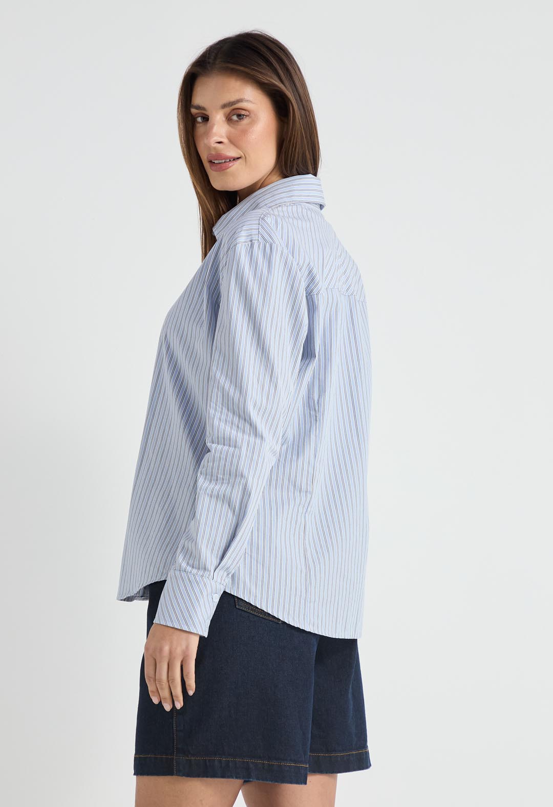 Blusa a rayas azul con botones para mujer