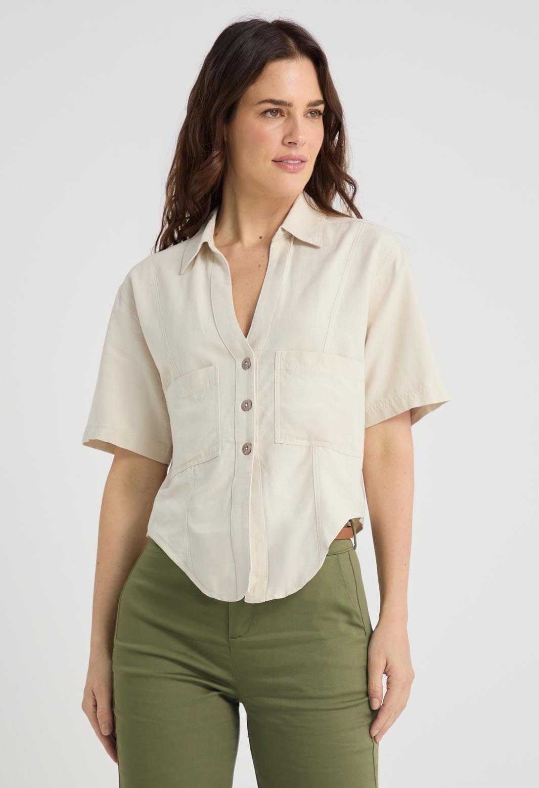 Blusa marfil con entorchado en frente para mujeres