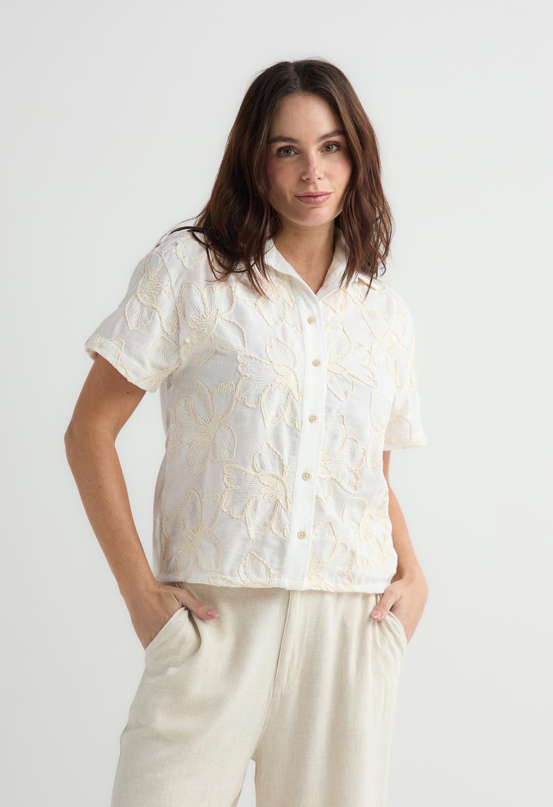 Blusa marfil con botones para mujer