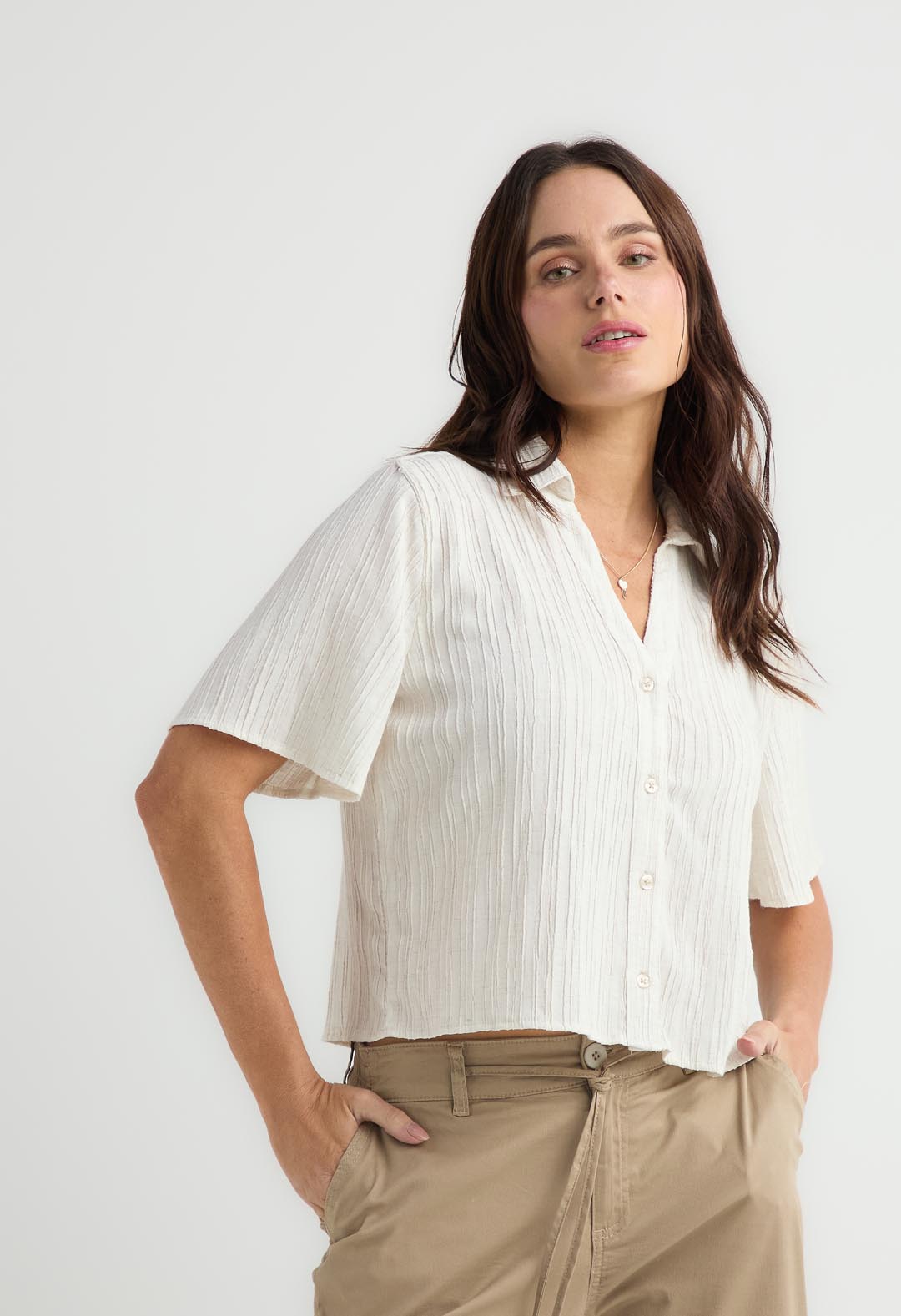 Blusa marfil con cuello camisero para mujer