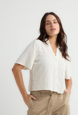 Blusa marfil con cuello camisero para mujer