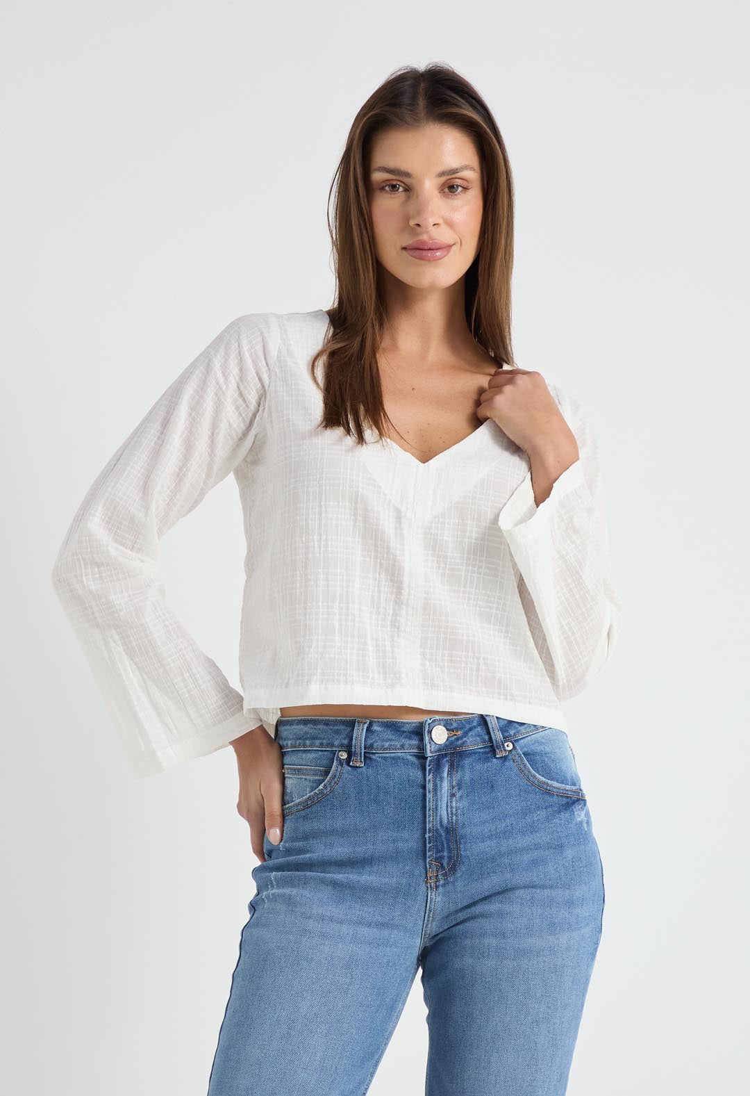 Blusa marfil con cortes para mujeres