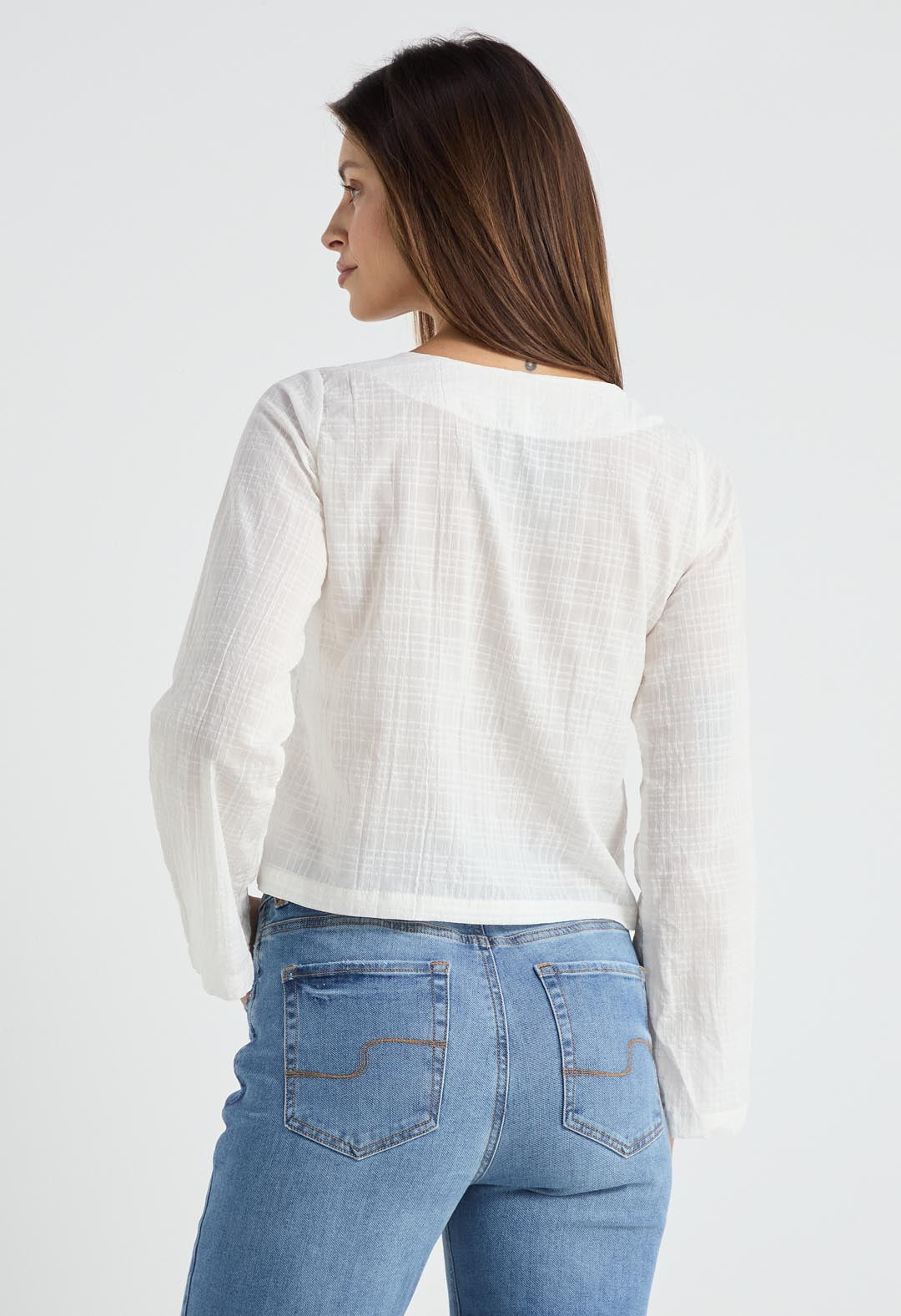Blusa marfil con cortes para mujeres