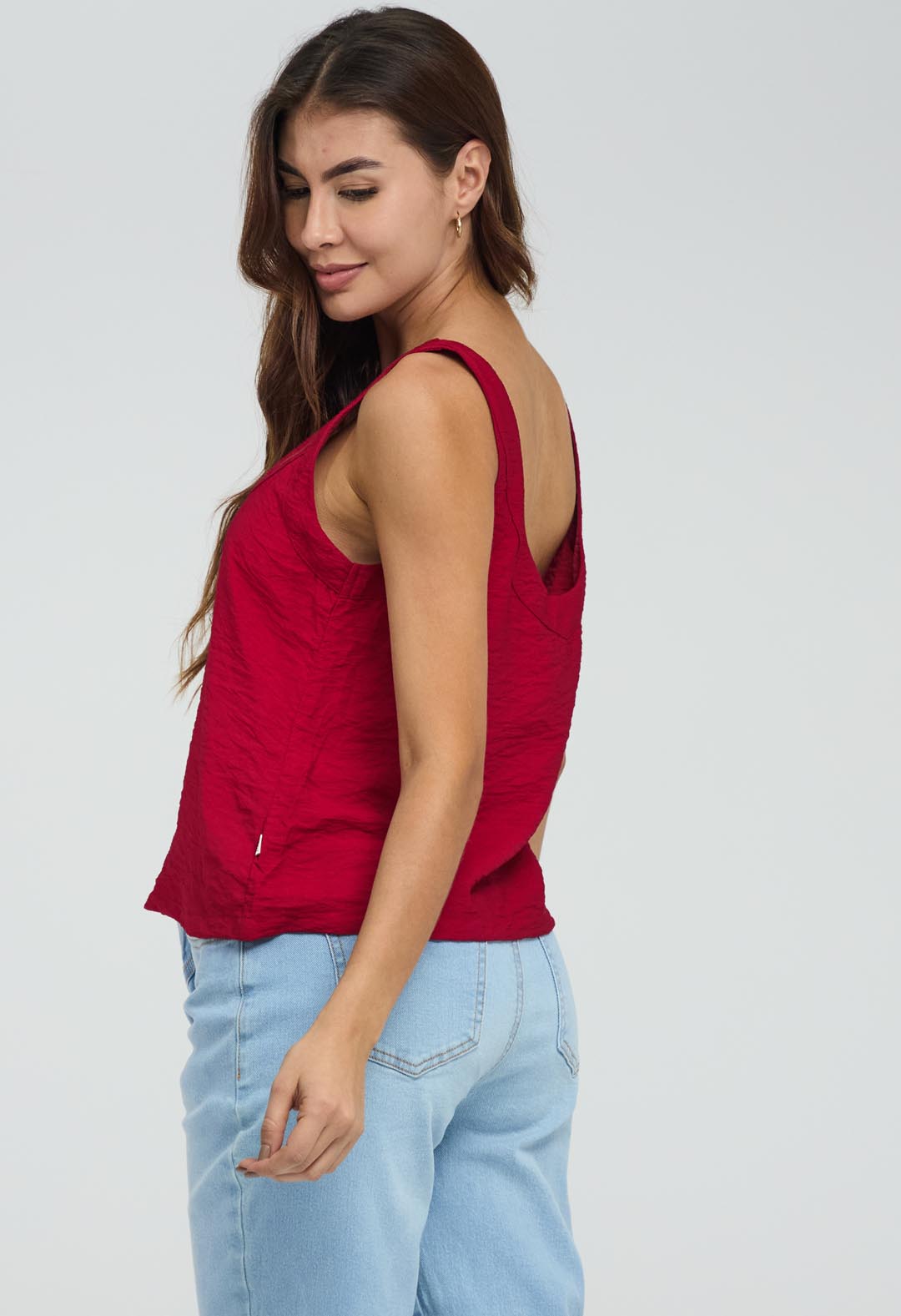 Blusa roja con escote en V para mujeres