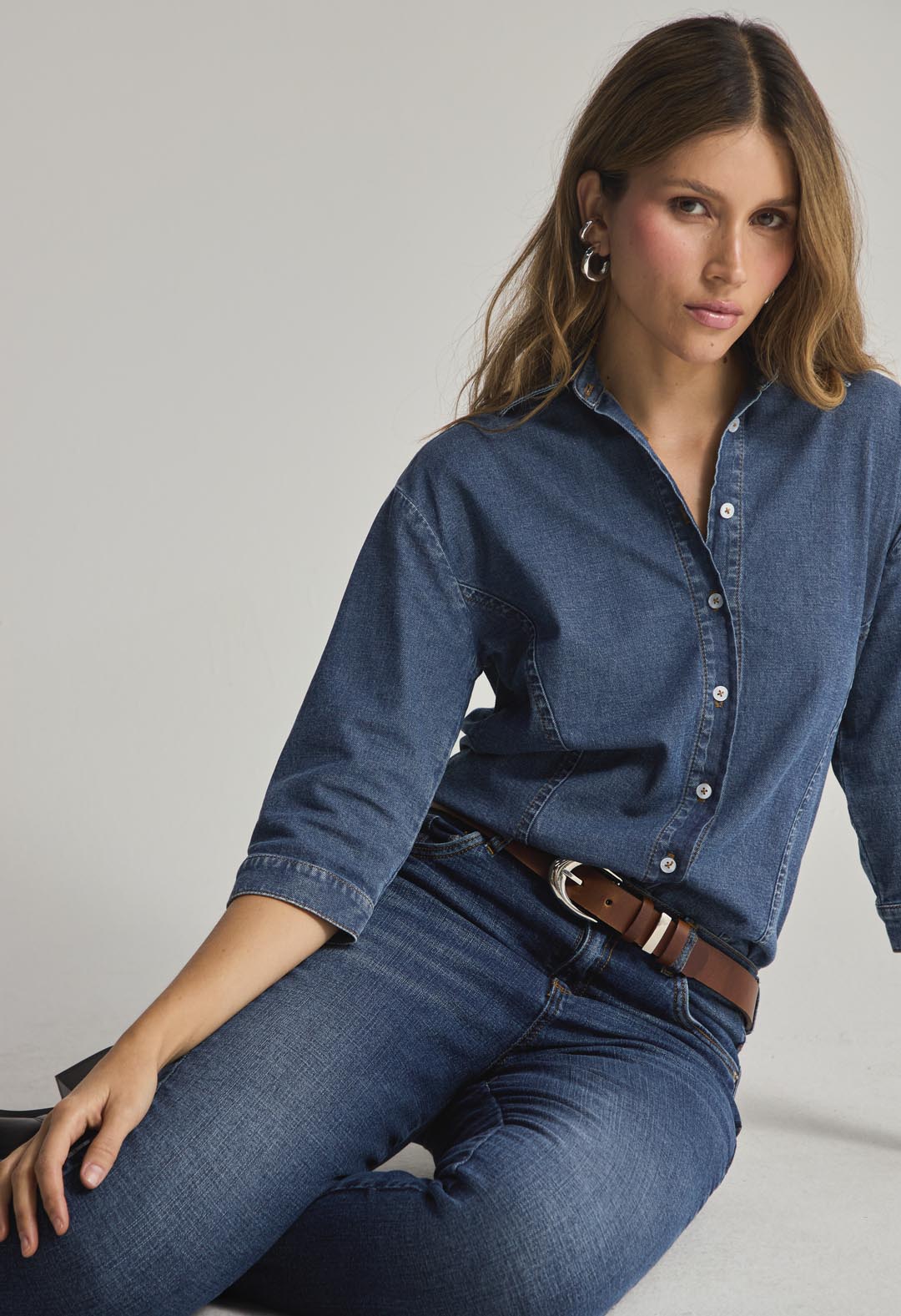 Blusa tono medio básica para mujer