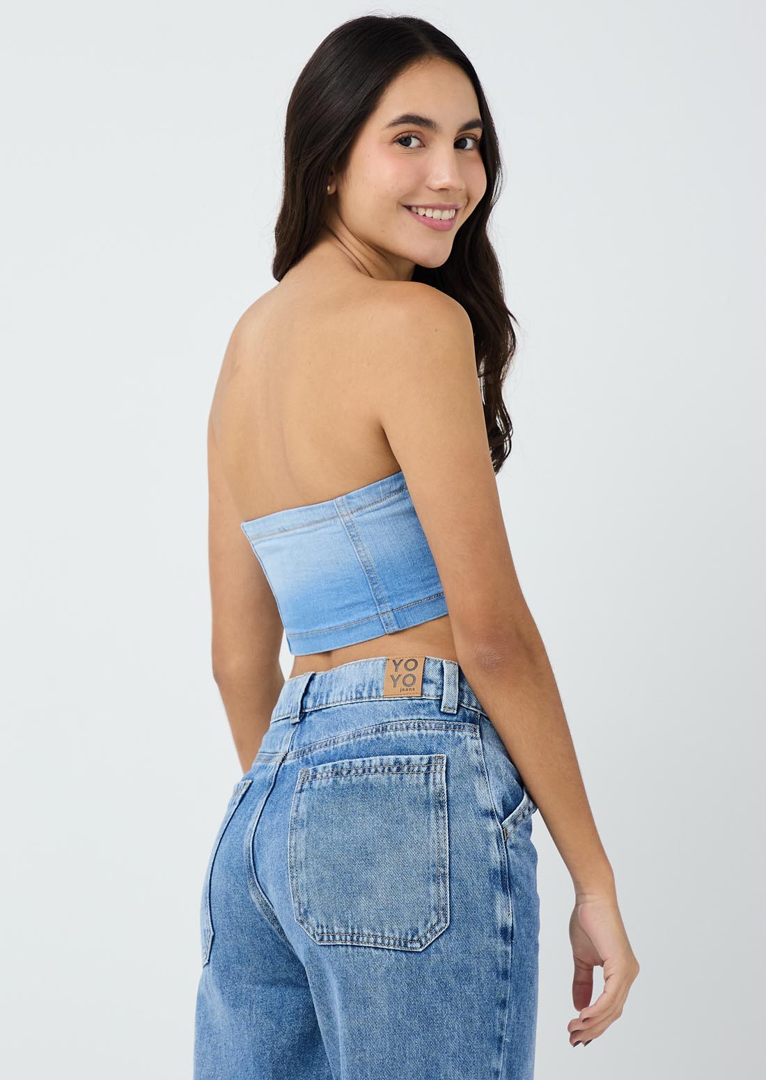 Blusa medio con cortes en frente para jóvenes