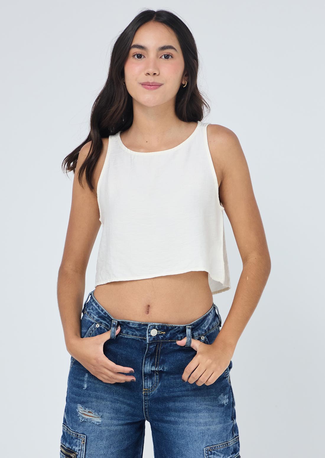 Blusa marfil con botón en espalda para adolescentes