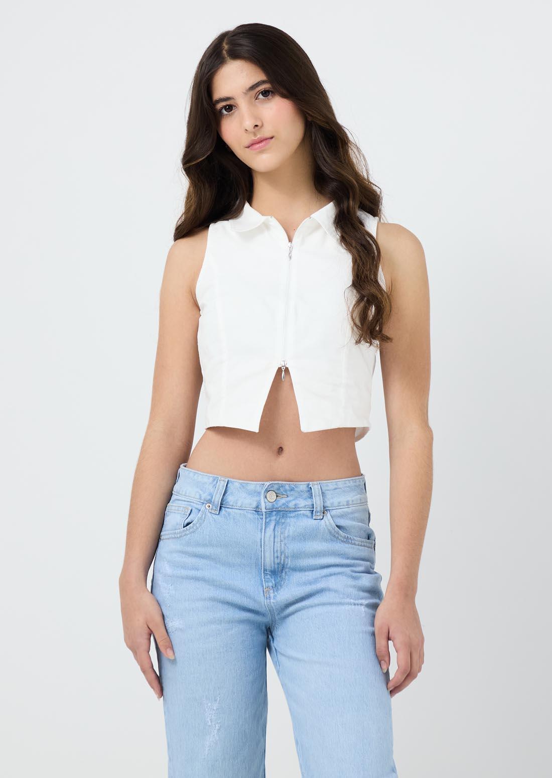 Blusa marfil con cierre en frente para jóvenes