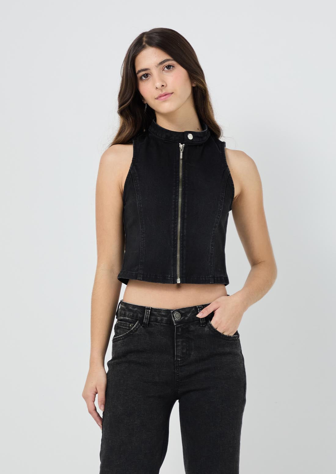 Blusa negra en denim con cierre para jóvenes