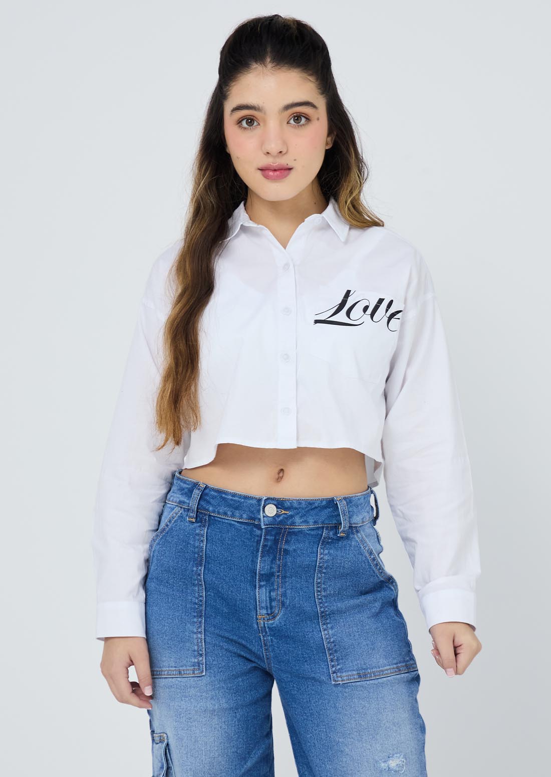Blusa blanca con estampado en bolsillo para jóvenes