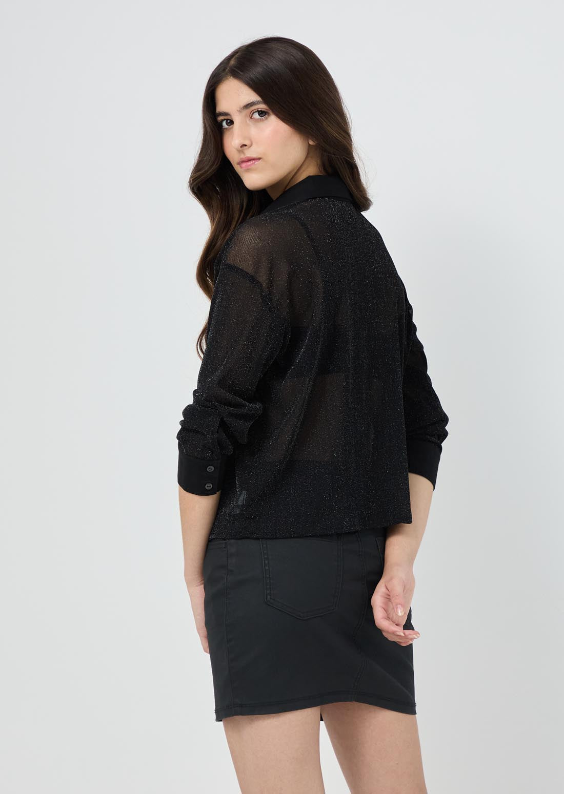 Blusa manga larga negra en malla para jóvenes