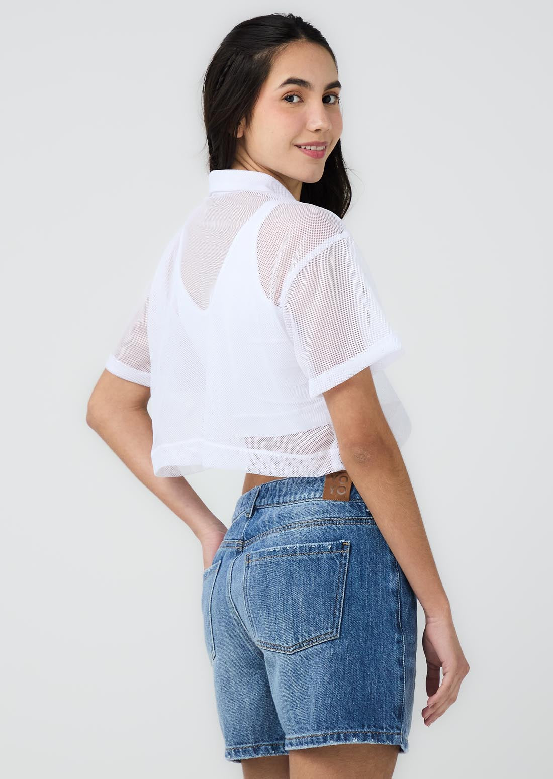 Blusa blanca doble prenda para jóvenes