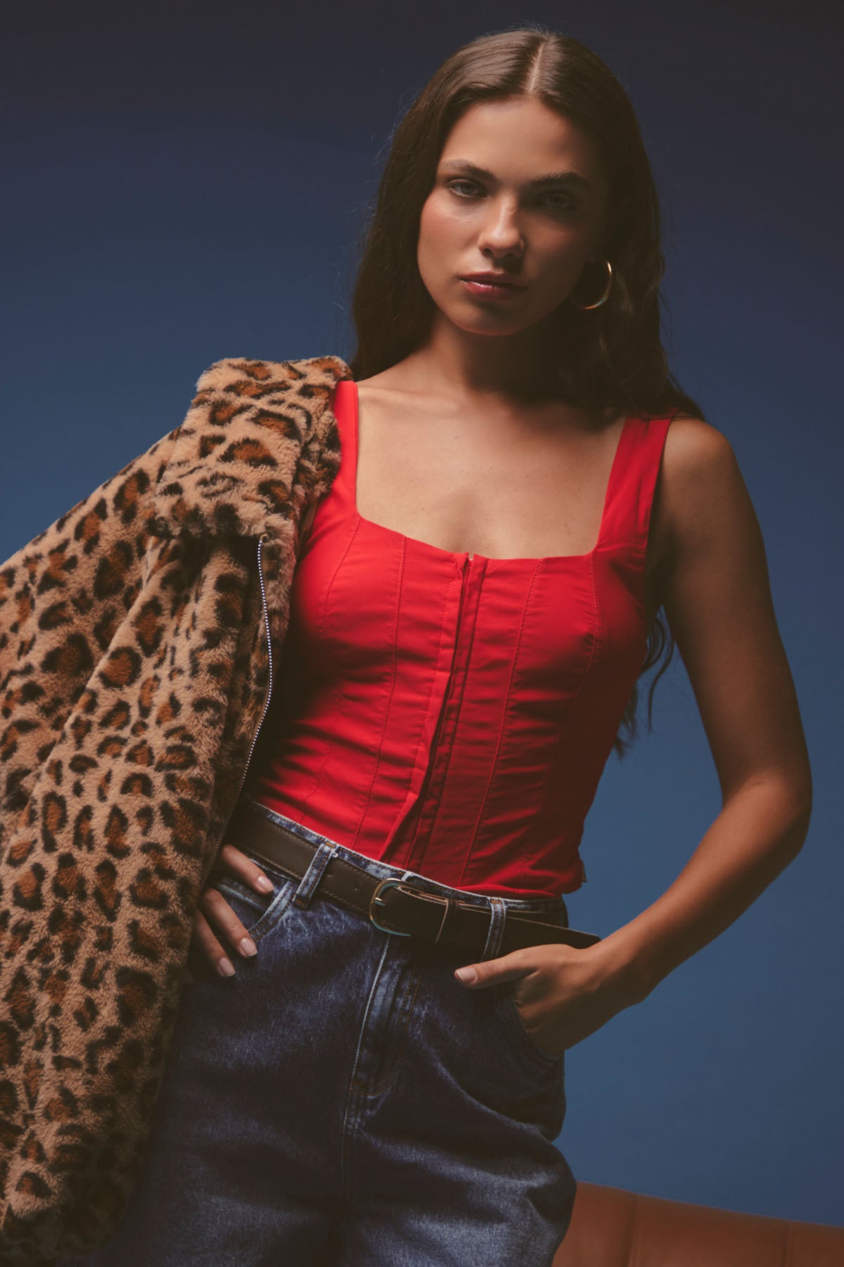 Blusa roja con cortes para mujer