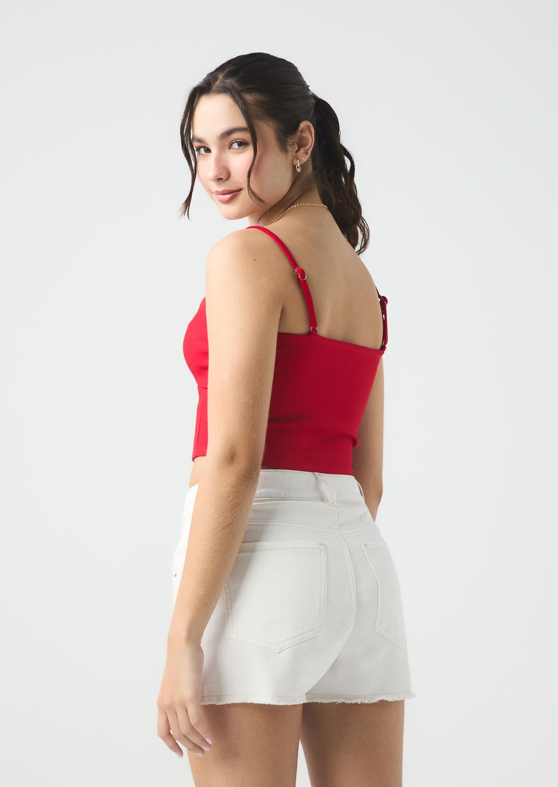 Blusa roja con cortes en frente para jóvenes