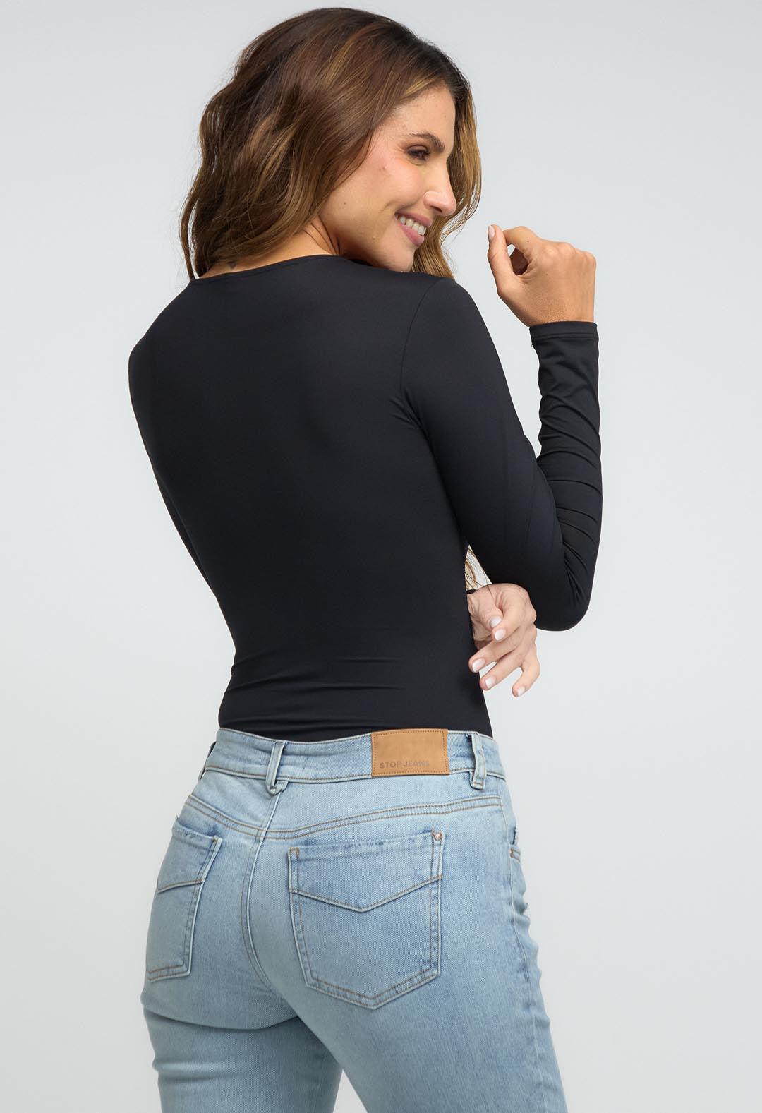 Body negro ajustado para mujeres