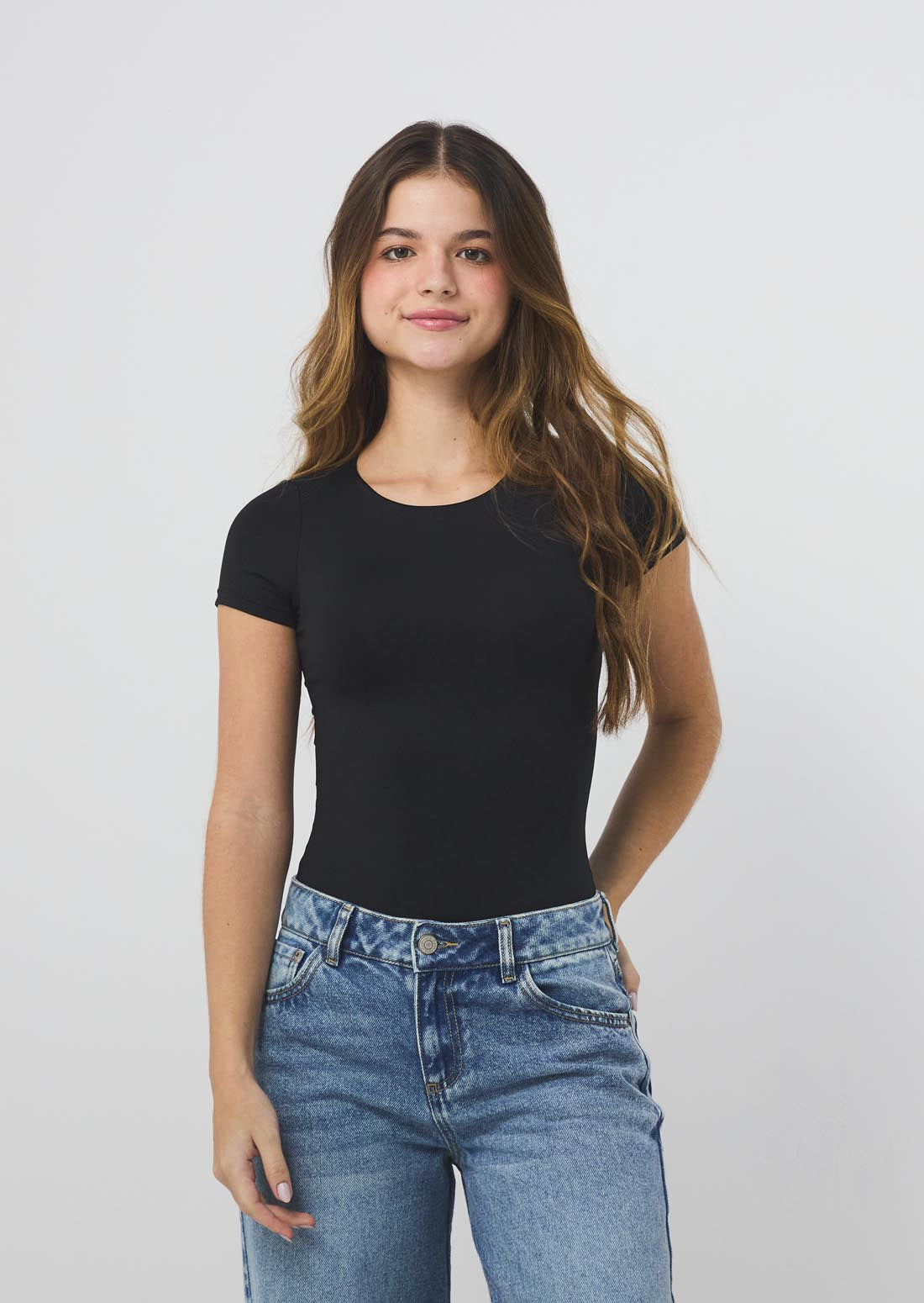 Body negro manga corta para jóvenes