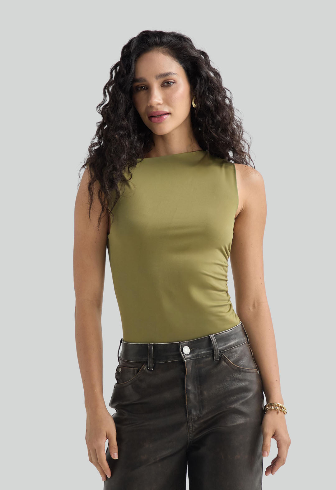 Body verde oliva con recogido en costados para mujer