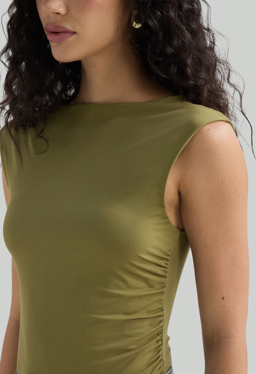 Body verde oliva con recogido en costados para mujer