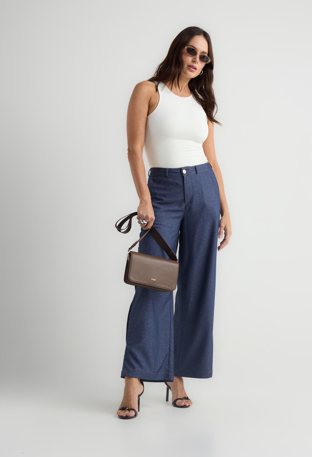 Bolso café con cadena