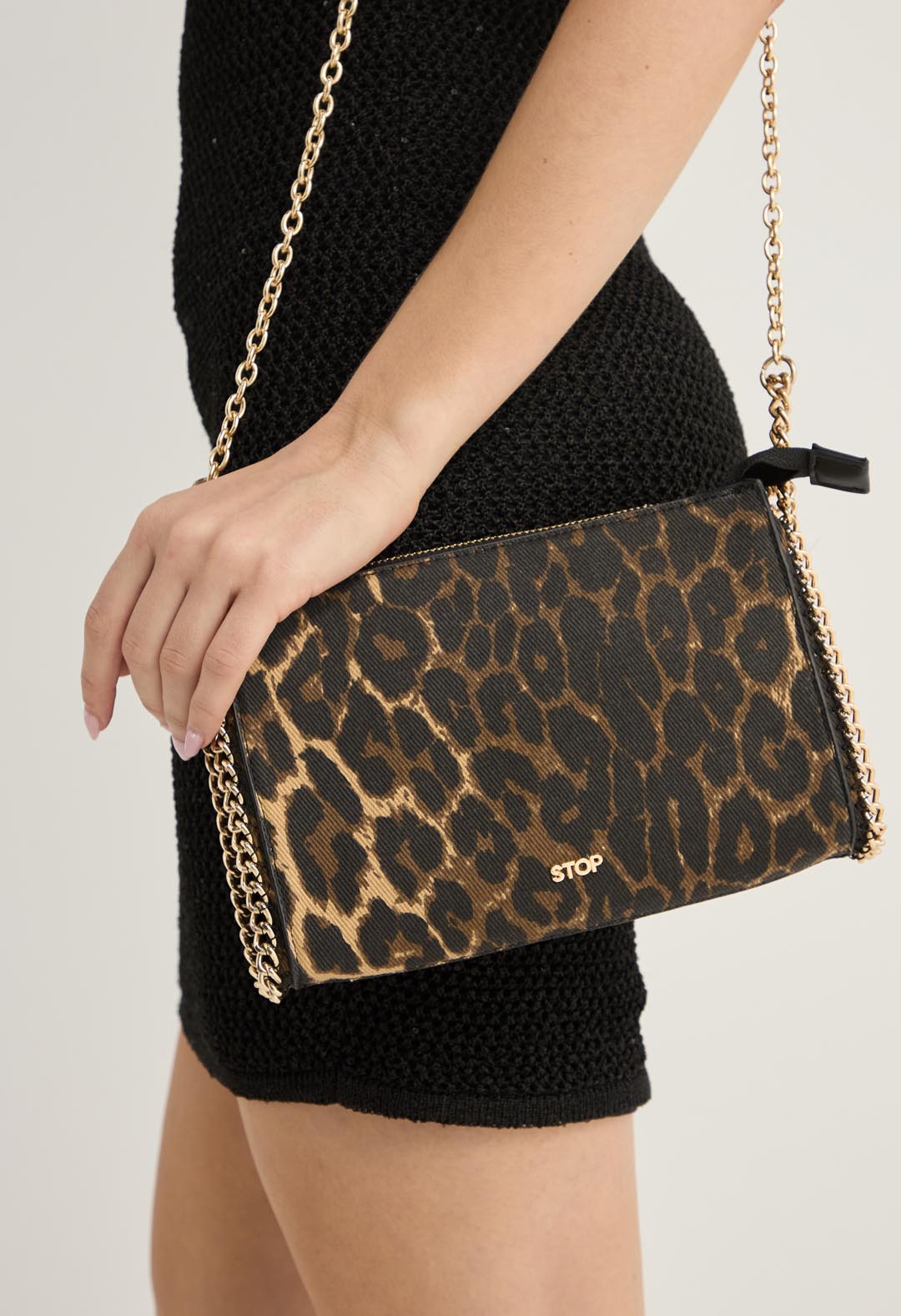 Bolso tipo bandolera animal print