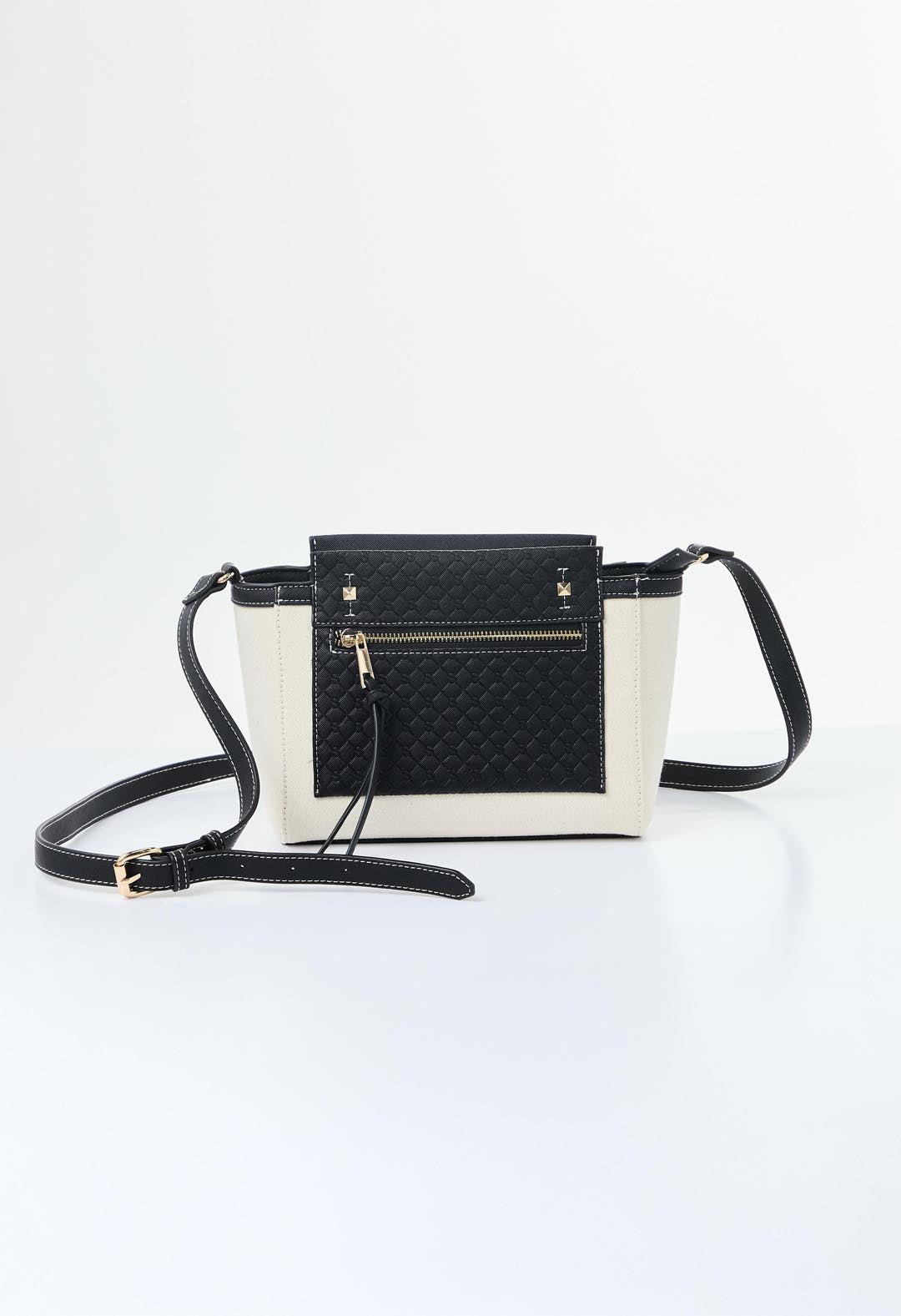 Bolso negro con grabado