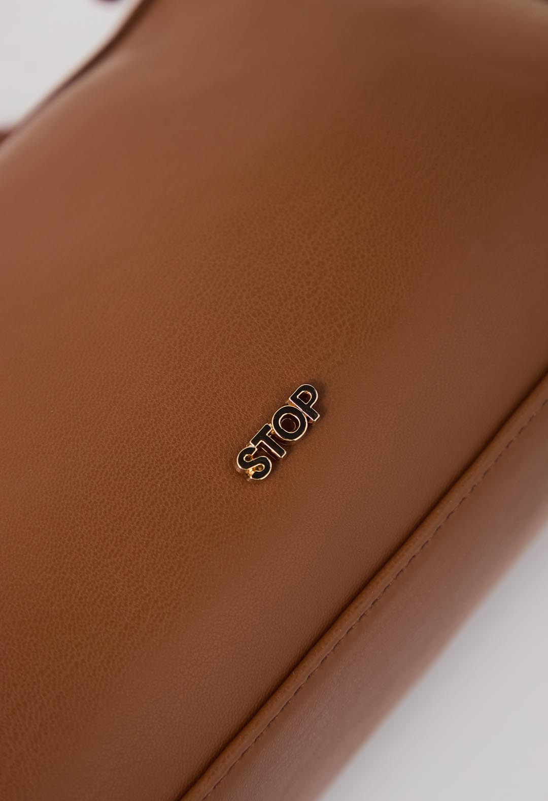 Bolso bandolera tono miel