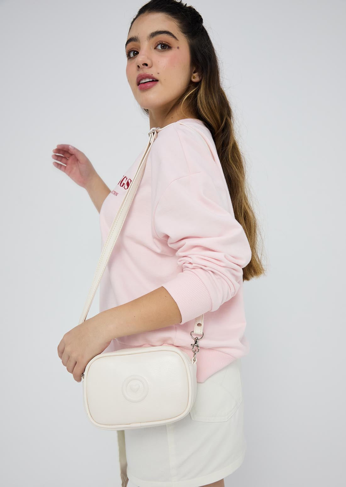 Bolso marfil con tira trenzada
